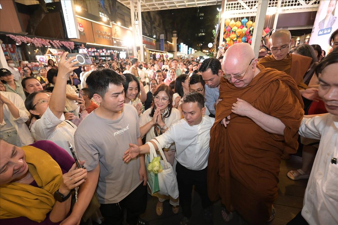 thien-su-ajahn-brahm-den-viet-nam (11).jpg